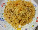 Foto del paso 4 de la receta: Espaguetis con Gulas y Gambas