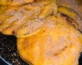 A picture of step 4 of Baingan ky pakoray.