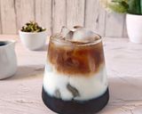 Foto langkah ke 4 dari resep Es Kopi Susu Bunga Telang.