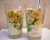 Foto del paso 2 de la receta: Desayuno saludable vaso o parfait de yogur, banana, kiwi y anana