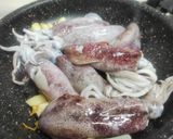 Foto langkah ke 2 dari resep Cumi Bawang Putih.