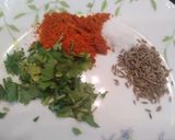 A picture of step 2 of Hary Mirch pakoray.