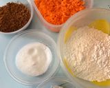 Foto langkah ke 2 dari resep Gluten & Dairy Free Carrot Cake 🌱.