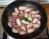 Foto del paso 6 de la receta: Calamares en cama de lechuga 😋