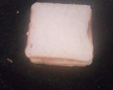 A picture of step 2 of Onion tomato cheesey toast.