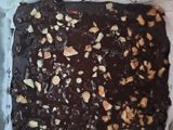 वाॅलनट चॉकलेट चिक्की (walnuts chocolate chikki recipe in Hindi)