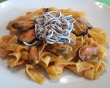 Foto del paso 7 de la receta Tagliatelle en salsa de sofrito con mejillones y gulas