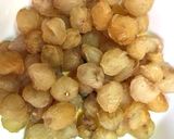 A picture of step 1 of Lotus Seed, Red Date, and Dried Longan Sweet Soup.