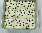 Gambar langkah 3 resipi Sourdough Chocolate Chip Buns.