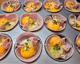 Sonka-tojás muffinsütőben recept fázis 4 fotója