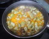 Foto del paso 4 de la receta Habas con chorizo y huevo frito