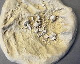 Foto del paso 2 de la receta: Rosca de chicharrones uruguaya, hecha en casa, amasada a mano