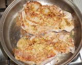 Foto del paso 2 de la receta: Chuletas de cerdo vetadas estofadas al merlot