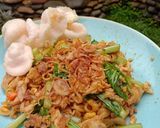 Foto langkah ke 3 dari resep Indomie goreng spesial.