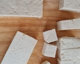 Foto del paso 1 de la receta: Tofu especiado con vegetales salteados 🧅🧄🫑
