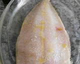 Foto del paso 1 de la receta: Lenguadina con costra de puerro y alcaparras