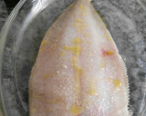 Foto del paso 1 de la receta: Lenguadina con costra de puerro y alcaparras