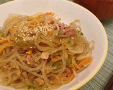 A picture of step 8 of Japchae - Korean vermicelli with meat and vegetables.