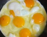 Foto del paso 2 de la receta Huevos revueltos con tomate para niños 🌈🎈
