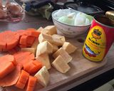 Hình bước làm 1 của món Cánh gà nấu cá mòi