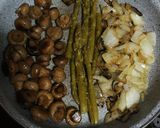 Foto del paso 3 de la receta Crema de cebolla, espárragos y champi crujientes 🌱vegetariana