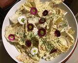 Une image de l'étape 4 de Salade castelfranco aux fleurs comestibles sauce framboises.