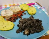Foto del paso 3 de la receta Arroz negro con medallones de merluza y patata