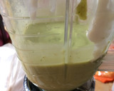 Foto del paso 3 de la receta: Salsa de aguacate para el pollo