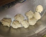 A picture of step 5 of Mava gujiya.