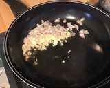 Une image de l'étape 6 de Saucisse à l'ancienne aux trois tomates, ail fumé, oignon de roscoff et romarin frais.