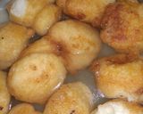 A picture of step 3 of Dahi Bhalla.