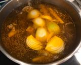 A picture of step 4 of Bún bò giò heo.