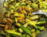 झटपट भेंडी मसाला (Bhendi Masala Recipe In Marathi) रेसिपी स्टेप 3 फोटो 