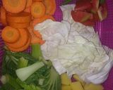 Foto langkah ke 1 dari resep Sayur Sop Sederhana dan Bakwan jagung.