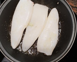 Foto del paso 2 de la receta: Calamares y berenjena a la plancha con guacamole acompañamiento