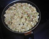 Foto del paso 4 de la receta Tortilla de papas con cebolla, calabacín y perejil