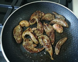 Foto del paso 1 de la receta: Hígado de cabrito con salsa de pimientos y berenjena