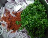 A picture of step 2 of Kanda-Methi Cripsy Pakoras.