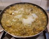 Foto del passaggio 6 della ricetta Conchigliette con carciofi, patate e piselli