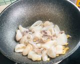 รูปขั้นตอนการทำที่ 2 ของ 🐙ปลาหมึกผัดไข่เค็ม🦑