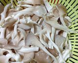 Hình bước làm 2 của món Canh nấm thịt heo rong biển keto