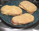 Foto del paso 2 de la receta: Libritos de lomo en adobo rellenos de queso y pavo