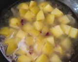 Foto langkah ke 2 dari resep Semur Telur Kentang Simpel.