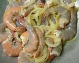 Foto langkah ke 3 dari resep Udang Tumis Mentega.