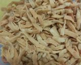 Foto langkah ke 5 dari resep Keripik bawang tusuk gigi mentega.