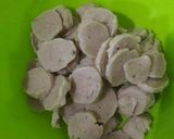 Foto langkah ke 2 dari resep Tumis Sawi Putih Bakso Wortel.