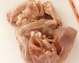 Foto del paso 1 de la receta: Gallina a la olla con puré Duquesa con espinaca!