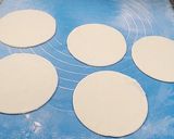 Foto del paso 5 de la receta: Capeletis de ricotta, pollo y nuez con masa precocida casera