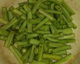 Foto langkah ke 1 dari resep Sayur Asem Okra dan Kacang Panjang.