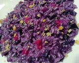 Foto del passaggio 4 della ricetta Risotto non risotto con cavolo cappuccio viola, parmigiano e granella di noci